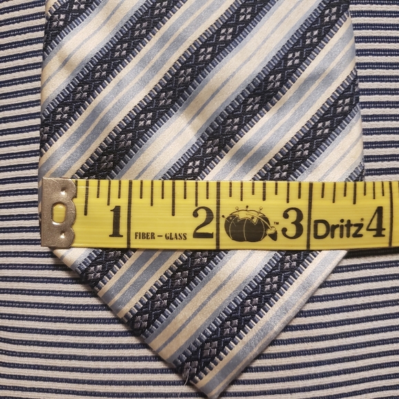 Burberry Tie - Picture 4 of 4